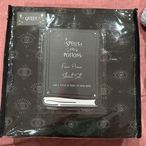 Halloween Spells and Potions Queen Evil eye Bed Sheets